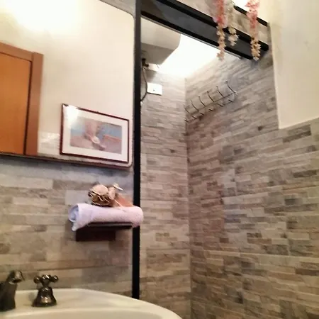 La Del Conte Guest house *