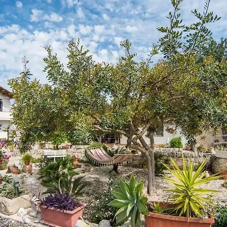 La Del Conte Guest house *